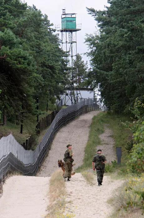 RIAN_archive_943199_Russian_border_guards_on_Vistula_Spit